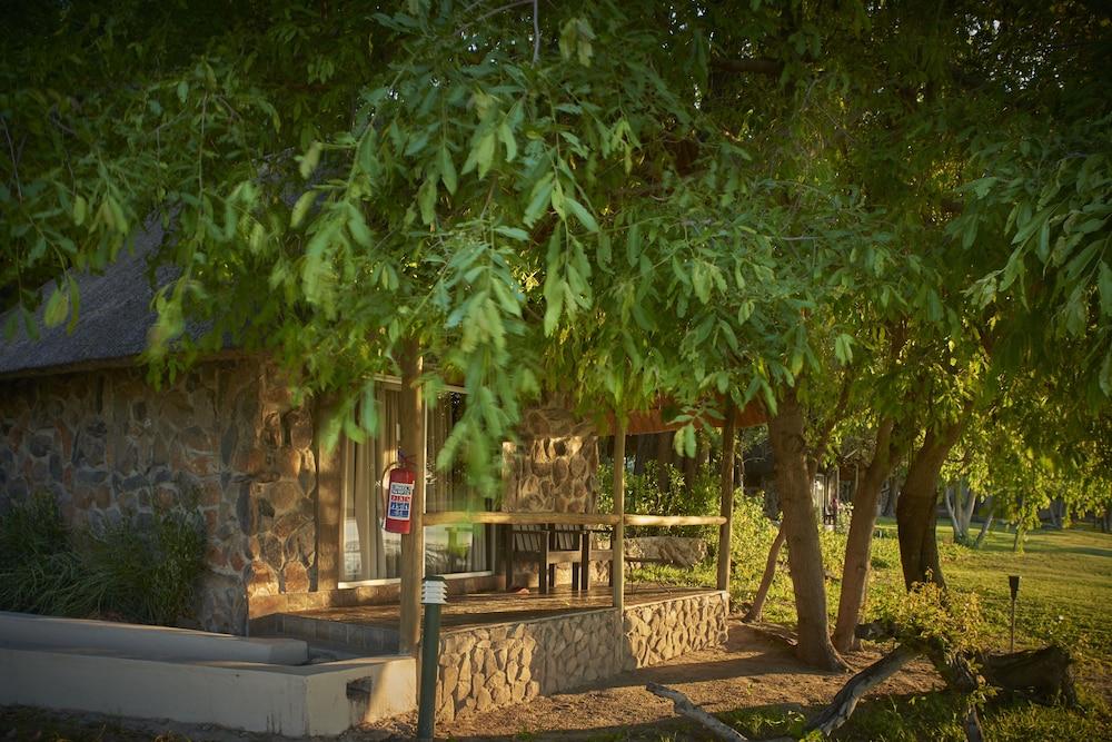 Thamalakane River Lodge Maun Ngoại thất bức ảnh